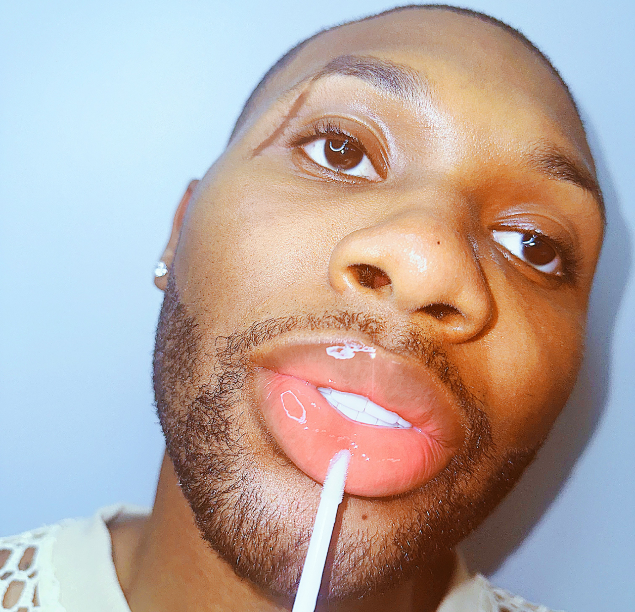 Gagging Lip Gloss - LicxBeauty
