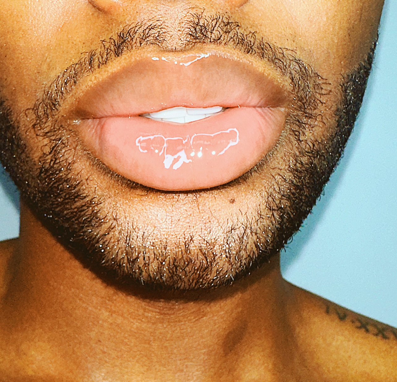 Gagging Lip Gloss - LicxBeauty