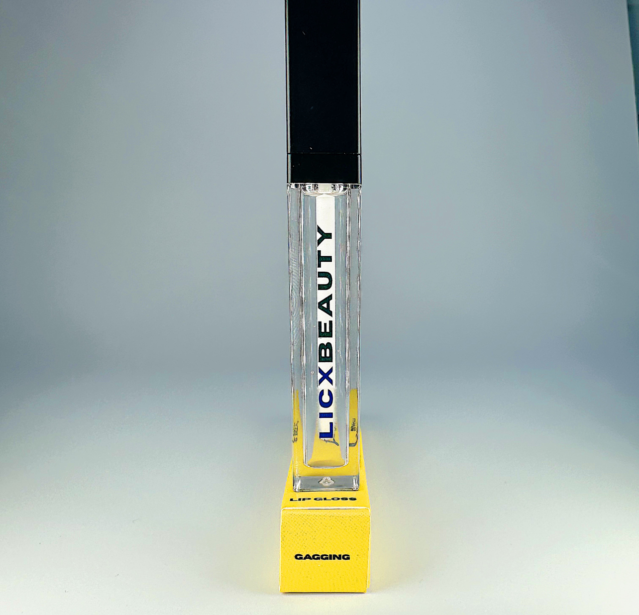 Gagging Lip Gloss - LicxBeauty