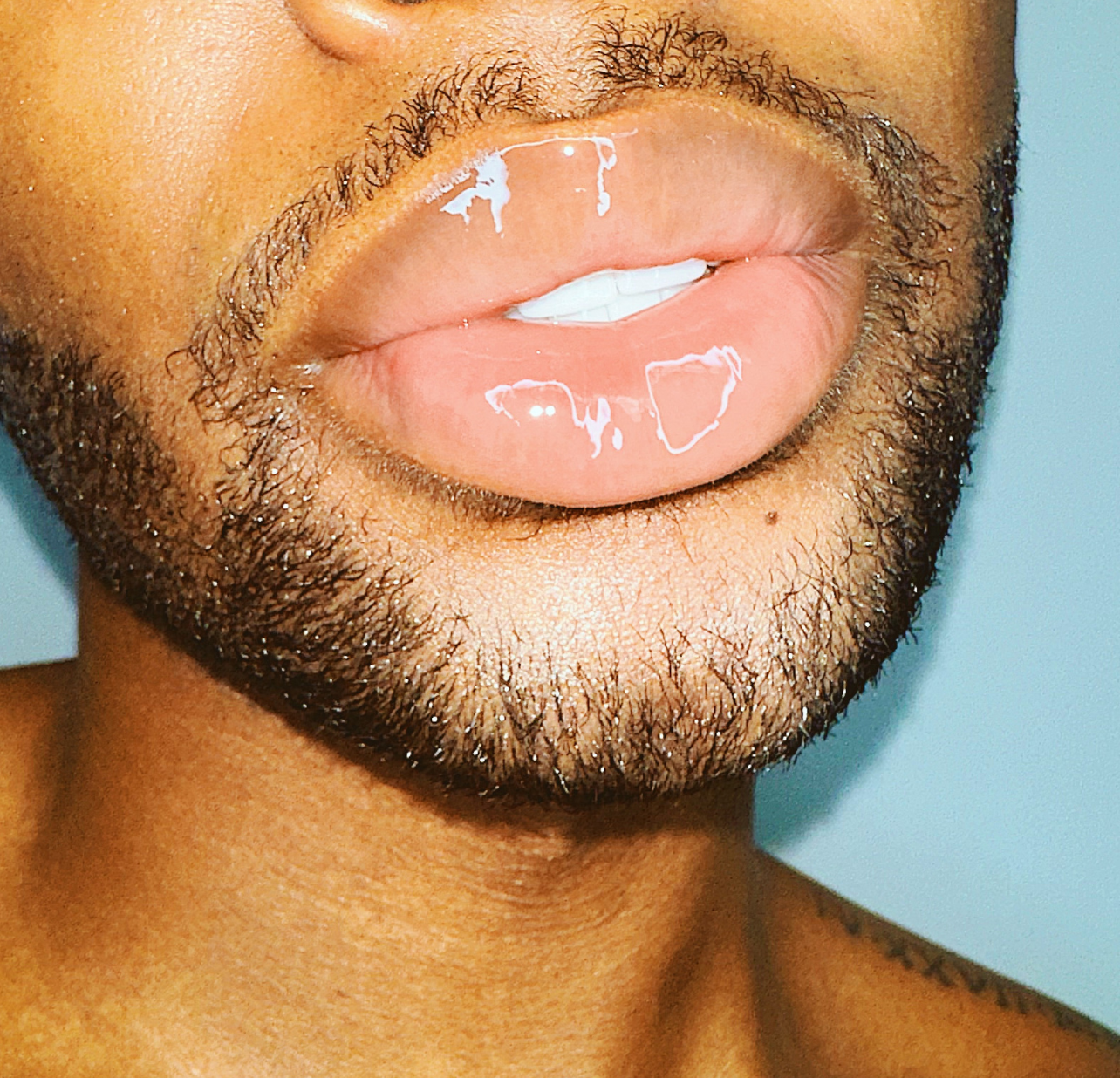 Gagging Lip Gloss - LicxBeauty