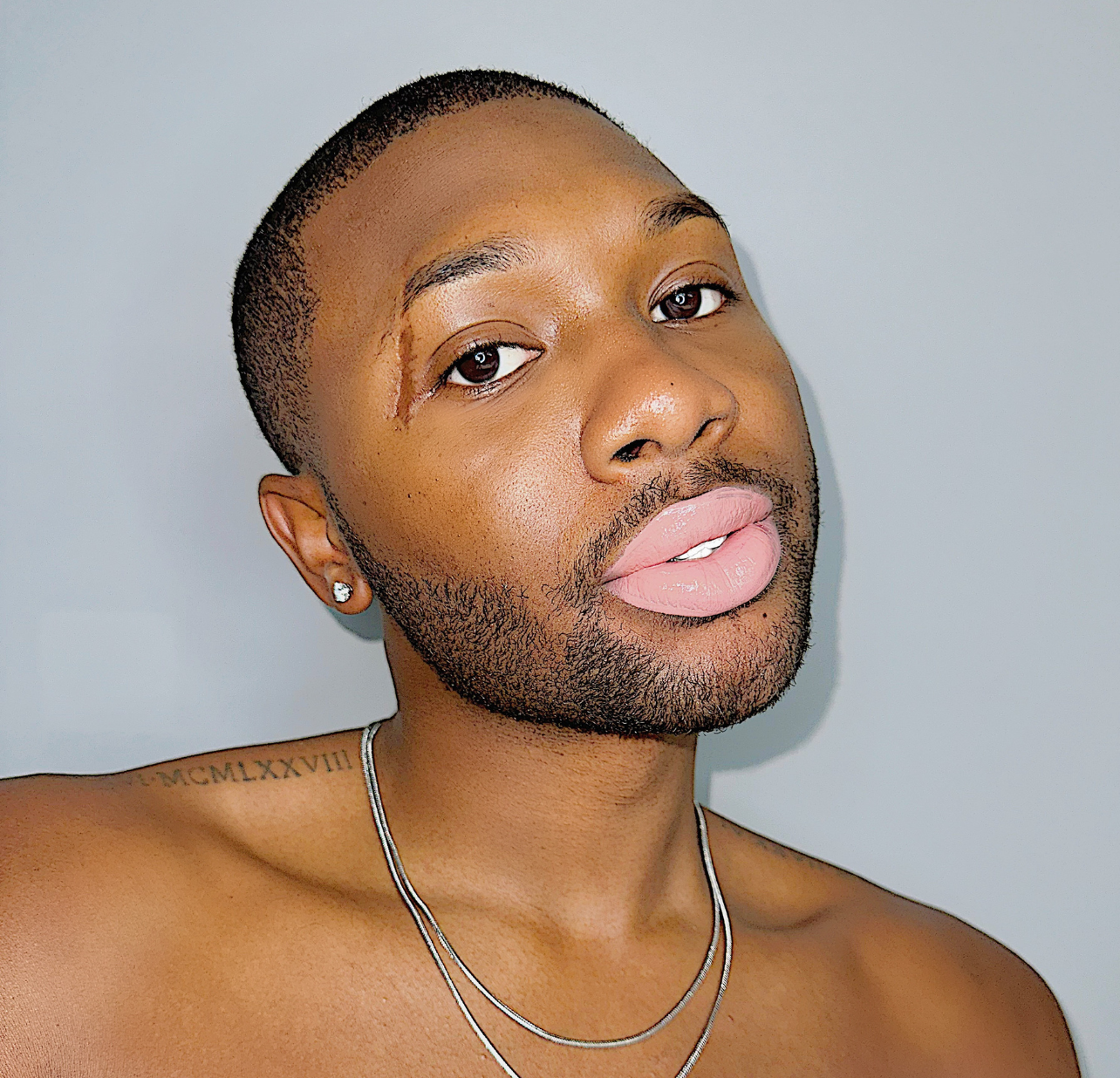 KIKI Lip Gloss - LICXBoutique